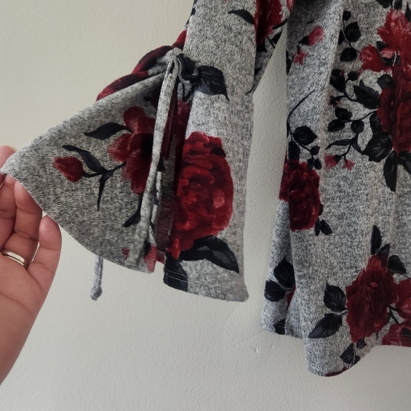 A. BYER gray floral flare blouse keyhole detail top womens XL roses career - Picture 4 of 7